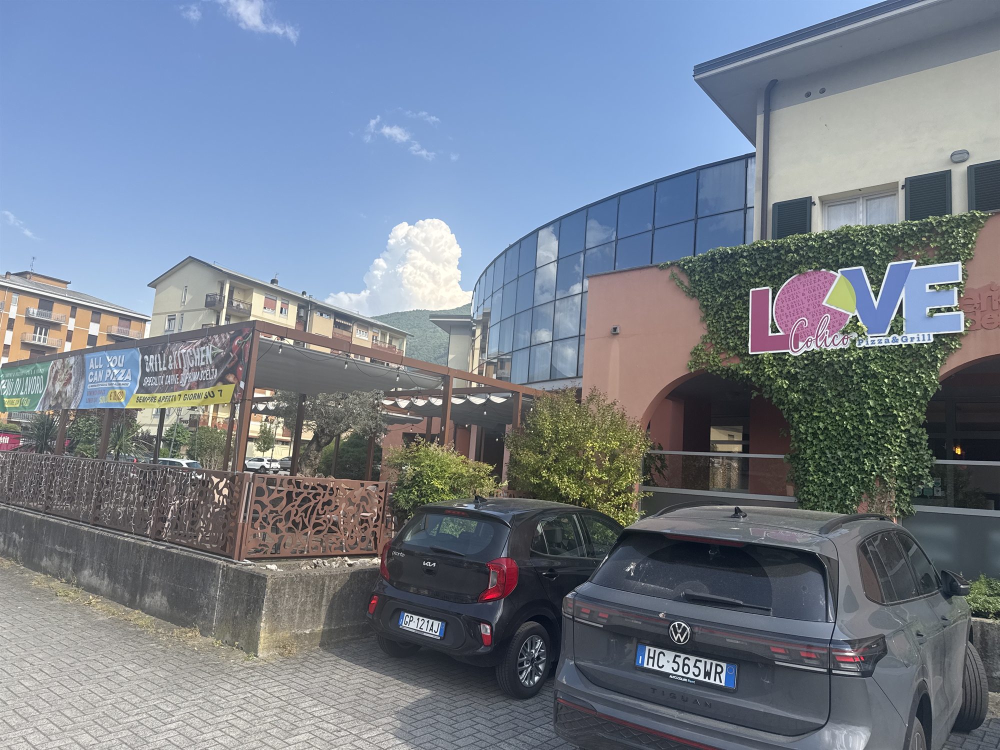 Facciata esterna di LOVE Colico