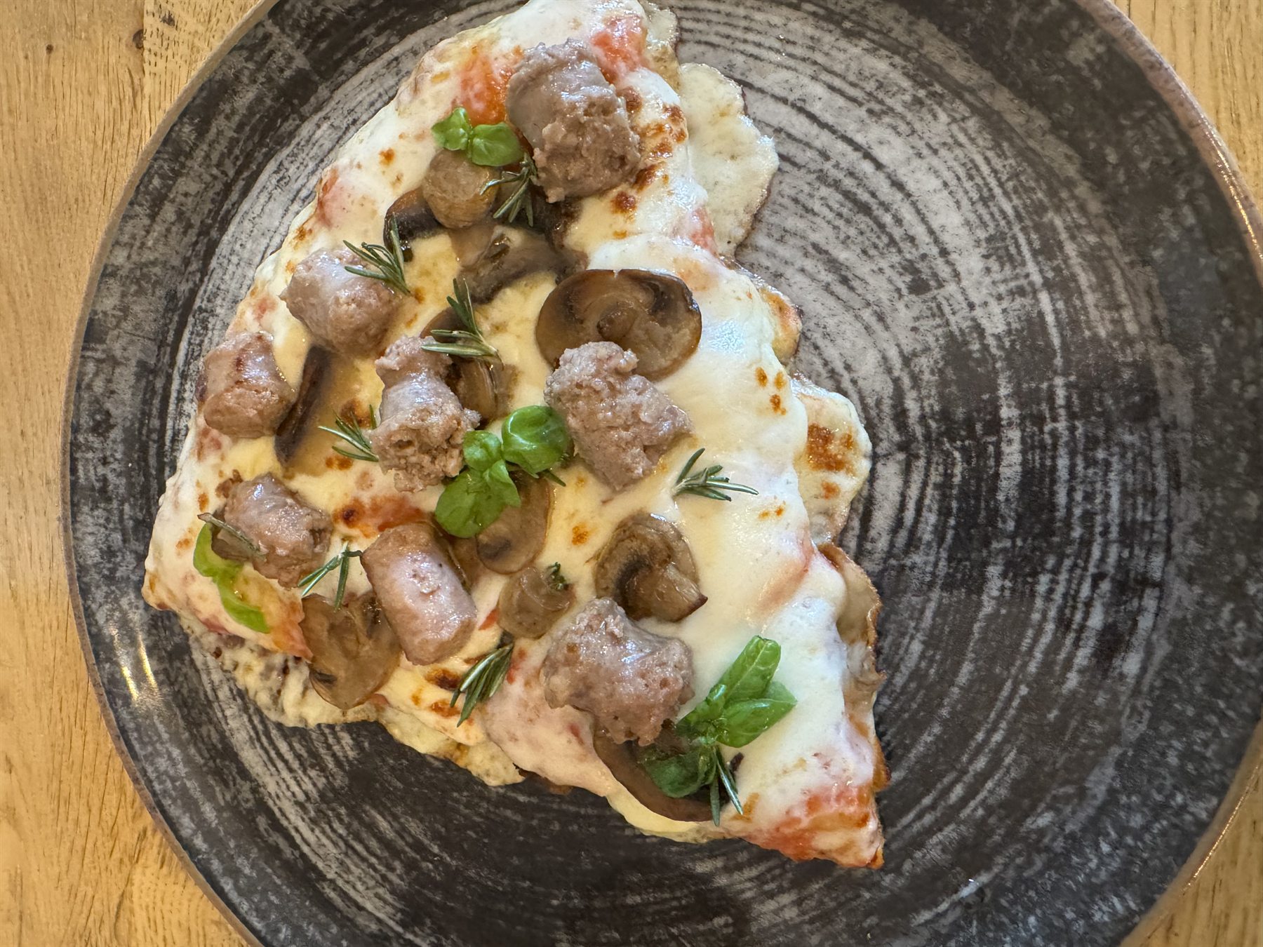 Trancio con salsiccia e funghi